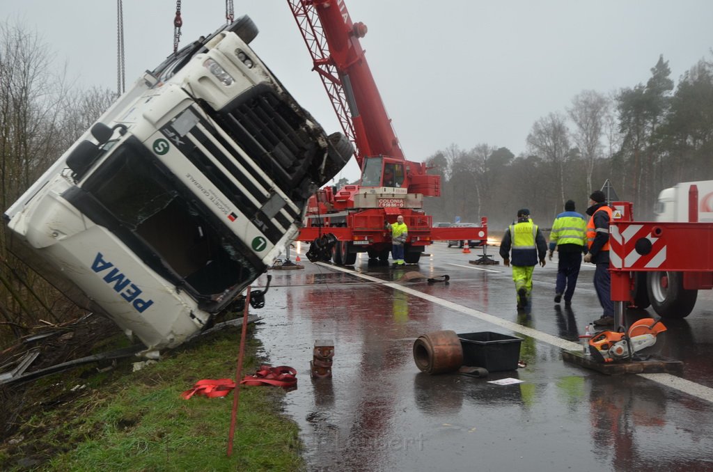 VU LKW umgestuerzt A 3 Rich Frankfurt AS Koenigsforst P391.JPG - Miklos Laubert